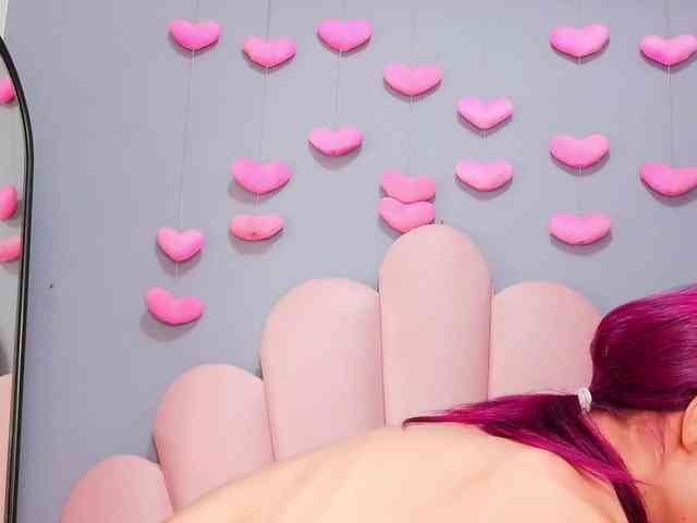 LUCY_MILLER webcam
