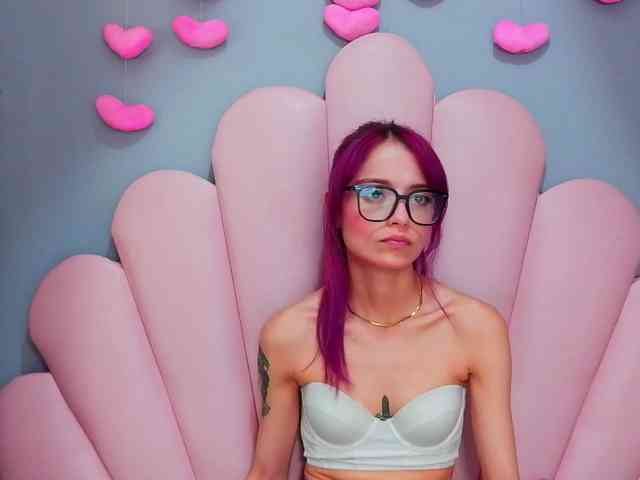 LUCY_MILLER webcam