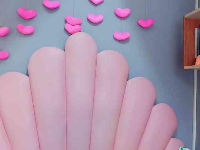 LUCY_MILLER webcam