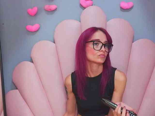 LUCY_MILLER webcam