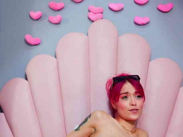 LUCY_MILLER webcam