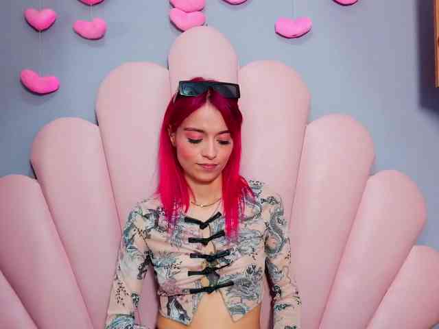 LUCY_MILLER webcam