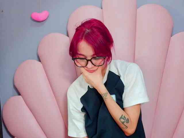 LUCY_MILLER webcam