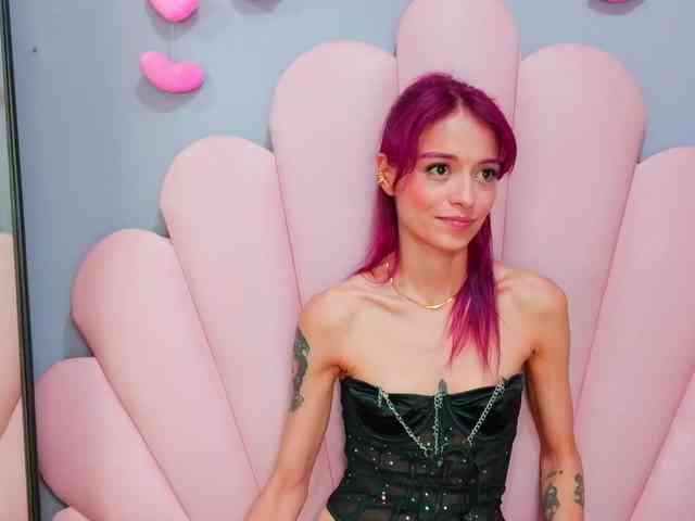 LUCY_MILLER webcam