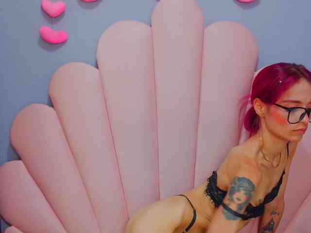 LUCY_MILLER webcam