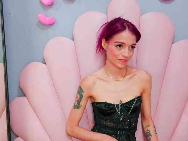LUCY_MILLER webcam