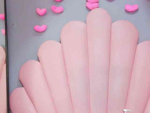 LUCY_MILLER webcam
