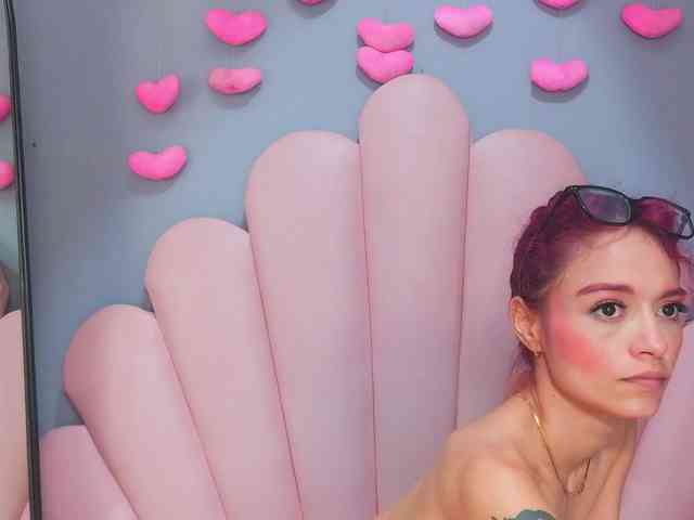 LUCY_MILLER webcam