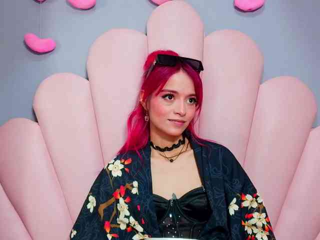 LUCY_MILLER webcam