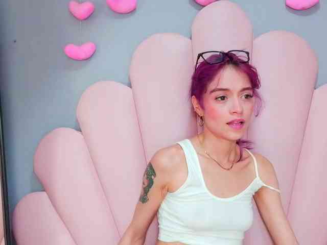 LUCY_MILLER webcam