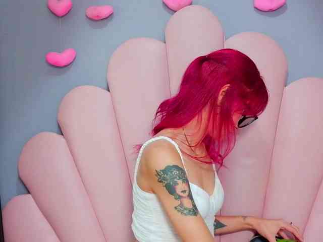 LUCY_MILLER webcam