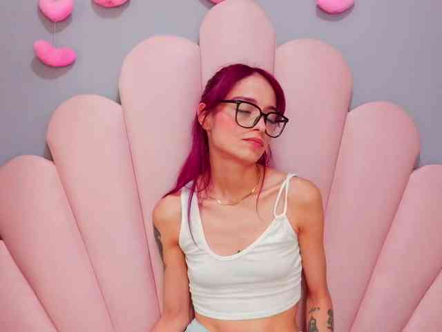 LUCY_MILLER webcam