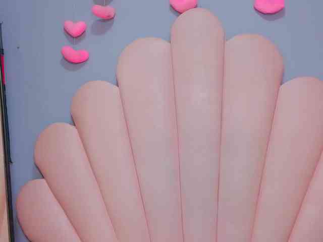 LUCY_MILLER webcam
