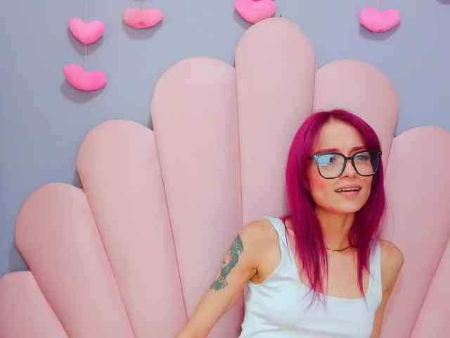 LUCY_MILLER webcam