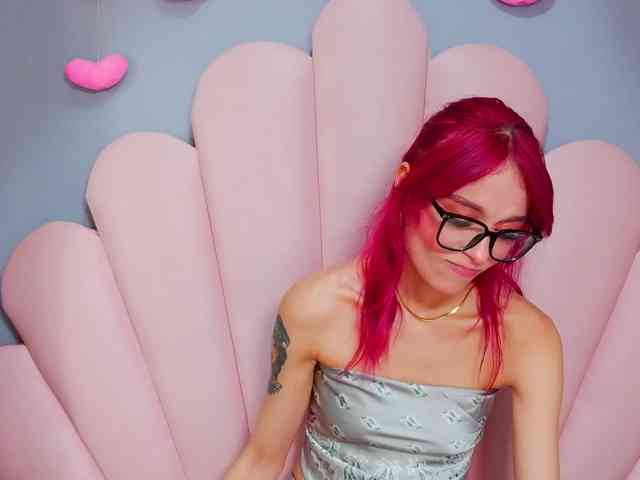 LUCY_MILLER webcam