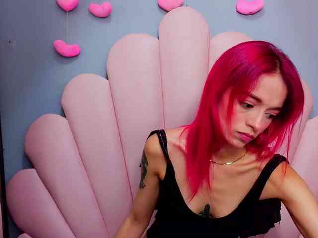 LUCY_MILLER webcam