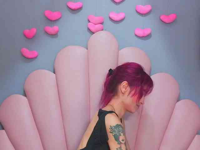 LUCY_MILLER webcam