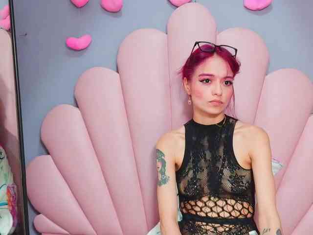 LUCY_MILLER webcam