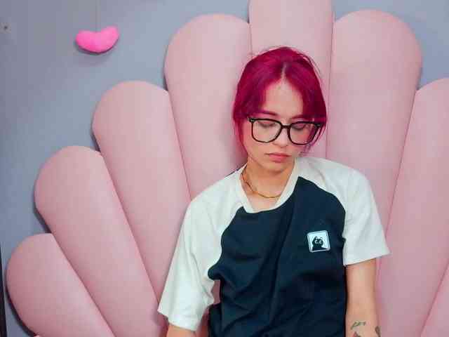 LUCY_MILLER webcam