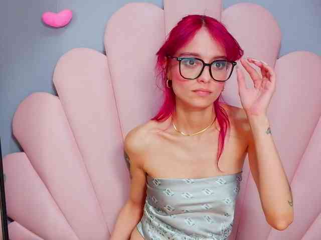LUCY_MILLER webcam