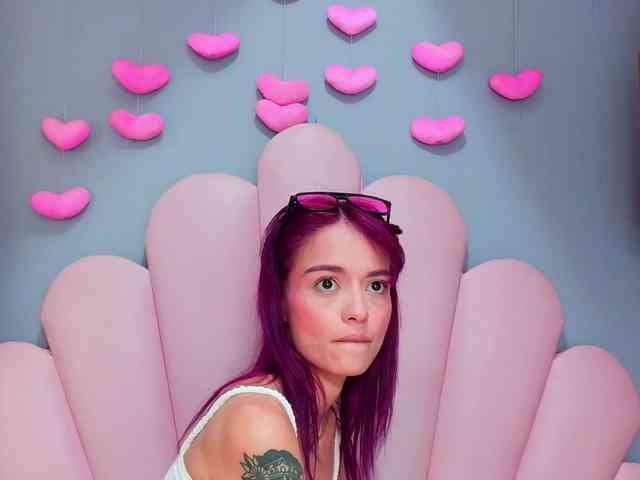 LUCY_MILLER webcam