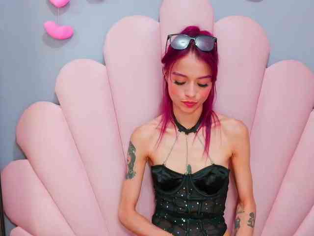 LUCY_MILLER webcam
