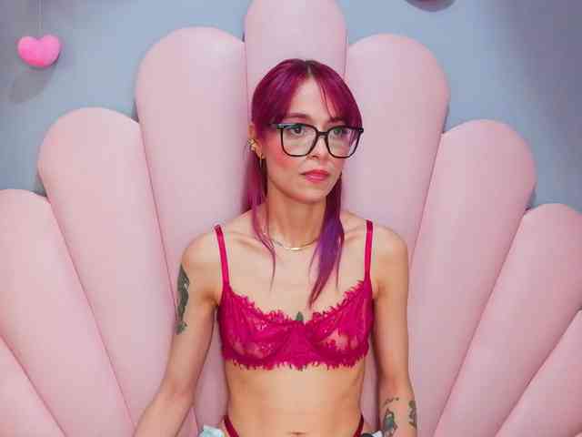 LUCY_MILLER webcam