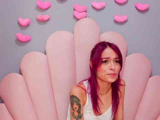 LUCY_MILLER webcam