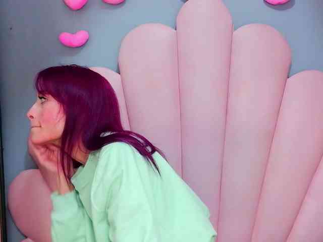 LUCY_MILLER webcam