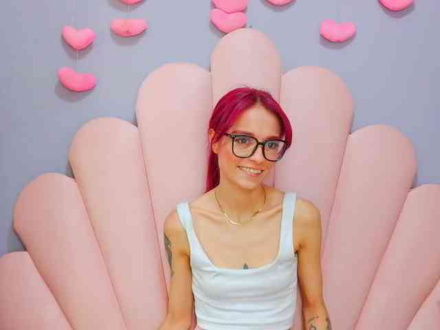 LUCY_MILLER webcam