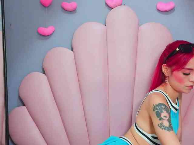 LUCY_MILLER webcam