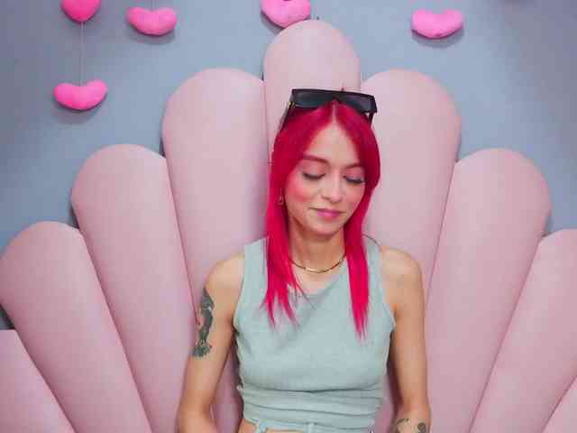 LUCY_MILLER webcam