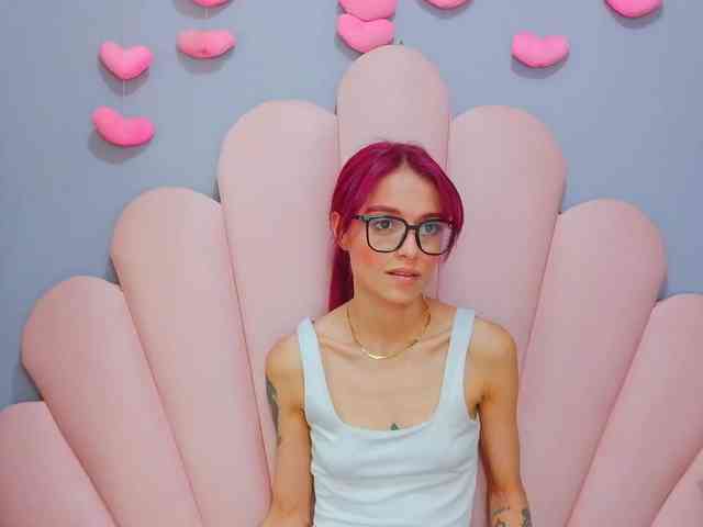 LUCY_MILLER webcam