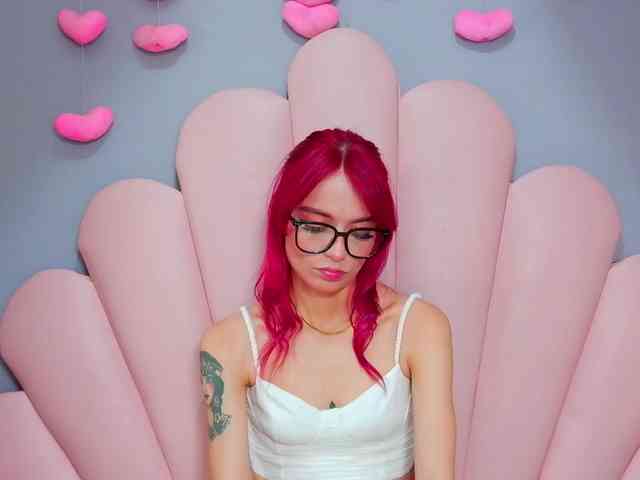LUCY_MILLER webcam