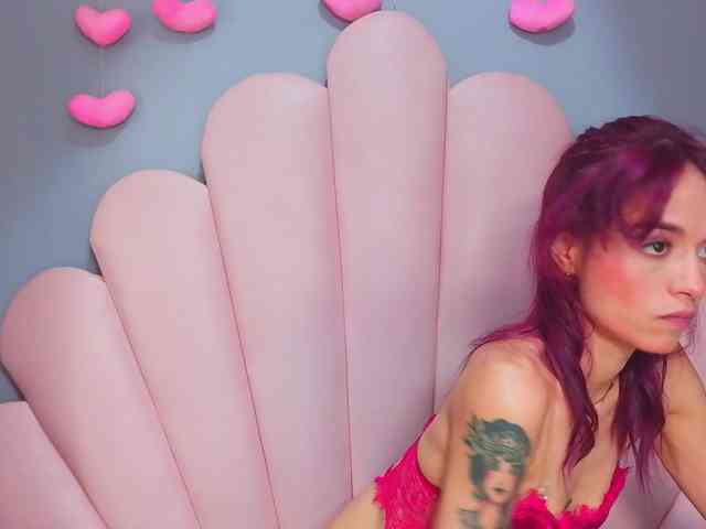 LUCY_MILLER webcam
