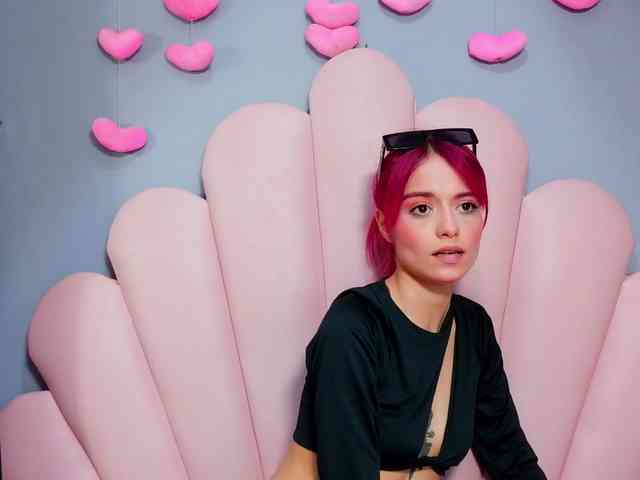 LUCY_MILLER webcam