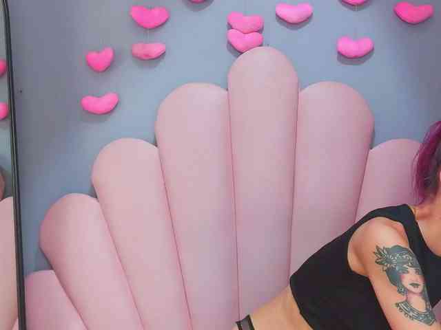 LUCY_MILLER webcam