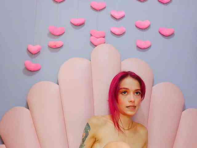 LUCY_MILLER webcam