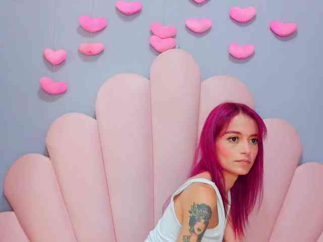 LUCY_MILLER webcam