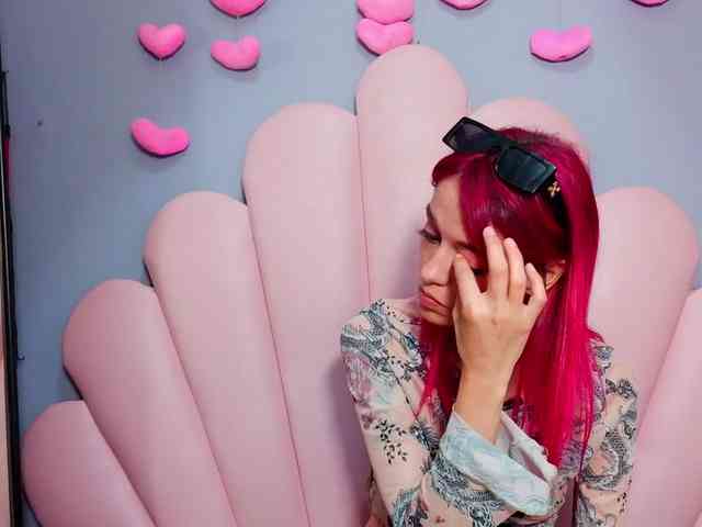 LUCY_MILLER webcam