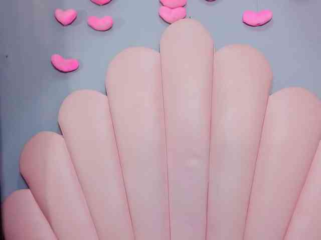 LUCY_MILLER webcam