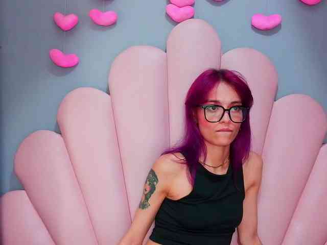 LUCY_MILLER webcam