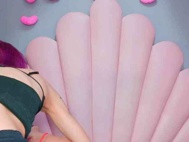 LUCY_MILLER webcam