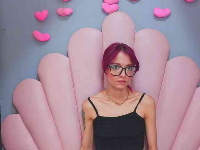 LUCY_MILLER webcam
