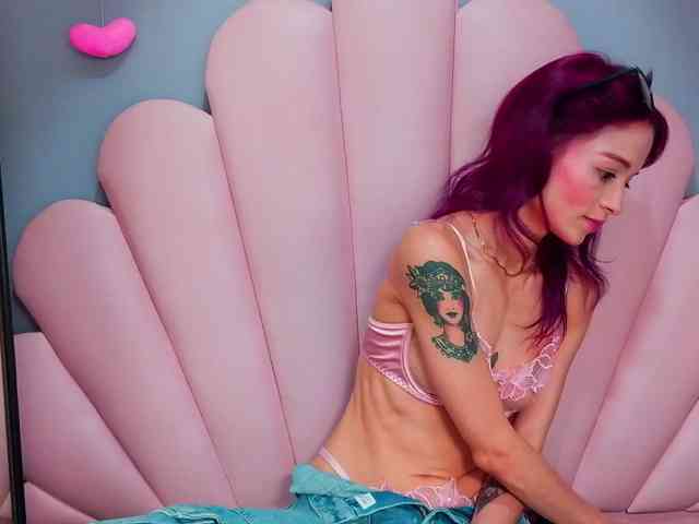 LUCY_MILLER webcam