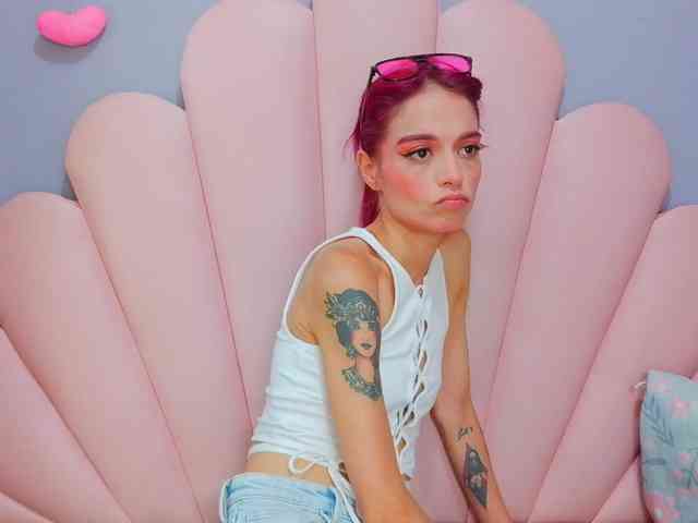 LUCY_MILLER webcam