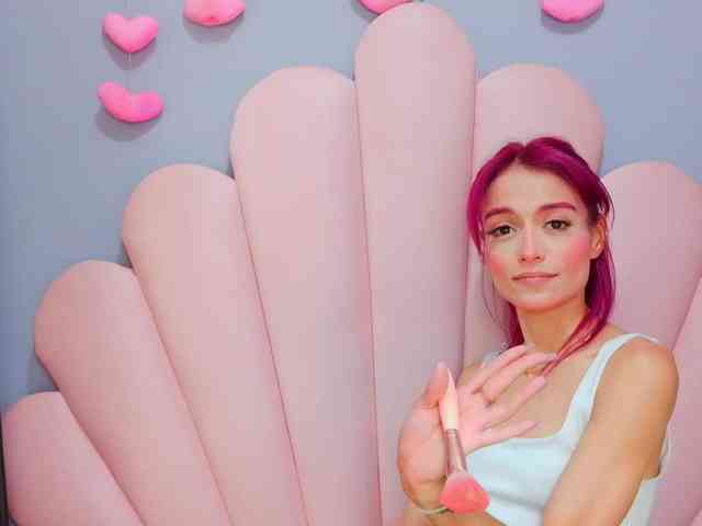 LUCY_MILLER webcam
