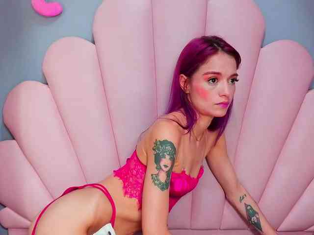 LUCY_MILLER webcam