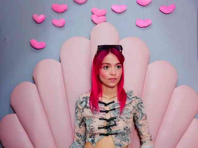 LUCY_MILLER webcam