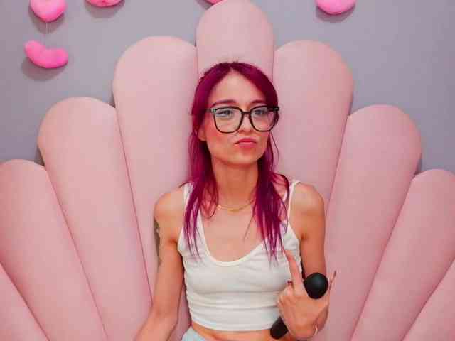 LUCY_MILLER webcam